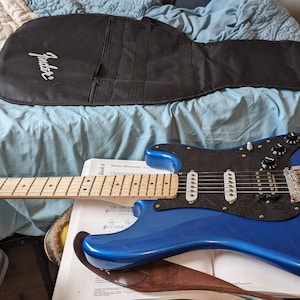 Mint Green Pickguard Fender Stratocaster HSS Nero 3 Strati - 11 Fori, Per Modelli Con Pickup Humbucker Al Ponte Pickguard HSS 11 Fori