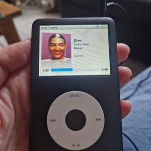 Apple iPod Classic - 第 7/6 世代、グレー+ホワイト (3000 mAh