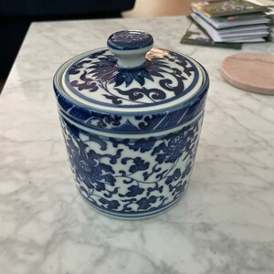 中国景徳鎮産青花磁器、手描き蓮文蓋付き壺 - Etsy 日本