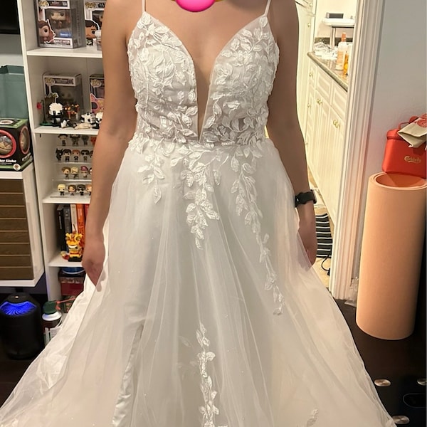 Off the Shoulder Long Tulle Gown with Sweetheart Neck White