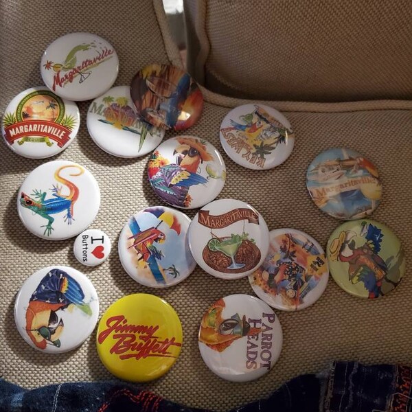 VINTAGE NURSES - Lot of 24 - Pin Back - 1