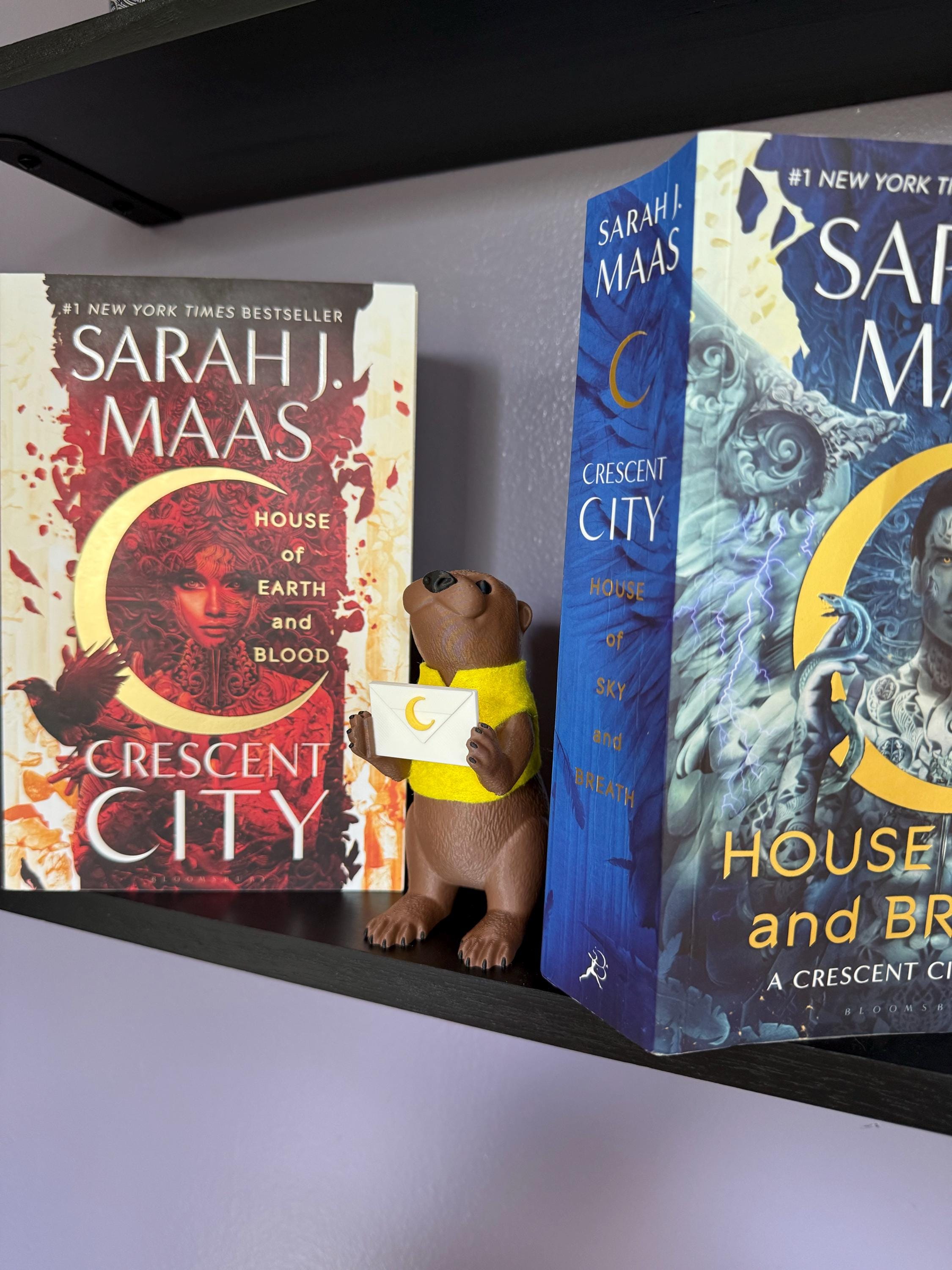 Cute Standing Otter Holding Mail - 3d printed - Bookshelf Decor