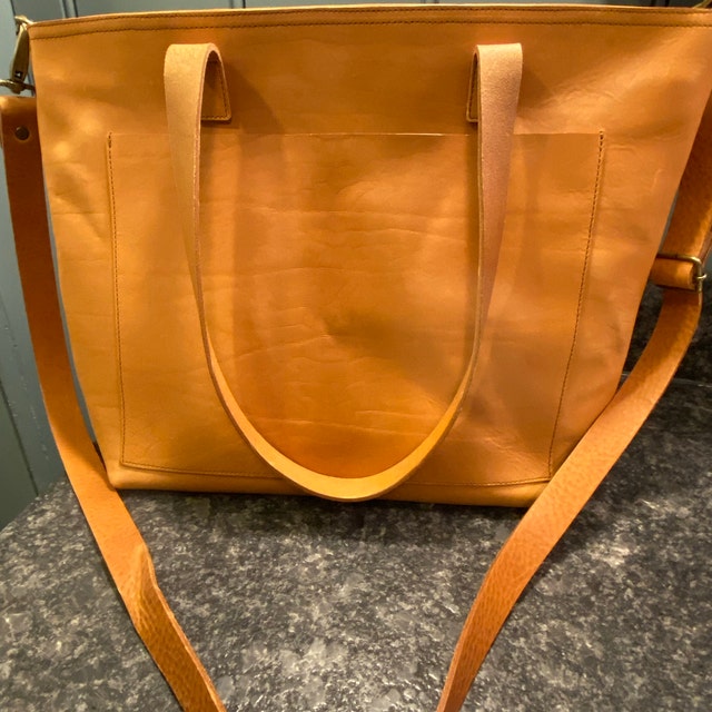 MEDIUM Camel Leather tote bag with large outside pocket. Cap Sa Sal Bag  with Pocket. Handmade. — Vermut Atelier