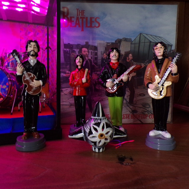 ミュージシャン THE BEATLES ROOFTOP CONCERT ACRYLIC CUBE The Beatles Get Back Rooftop concert figures cristal clear