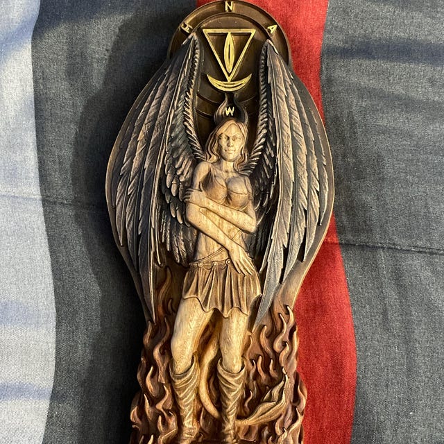 サキュバス・ナアマの木製像：悪魔の異教の祭壇装飾 - Etsy 日本