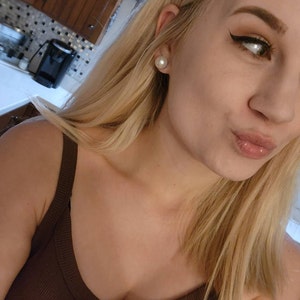 Kaitlyn added a photo of their purchase