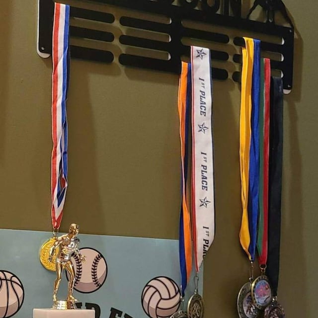 Soporte para medallas, estante de exhibición de Metal para pared, estante  colgante para exhibir medallas montadas en baloncesto, abrigo de fútbol -  AliExpress