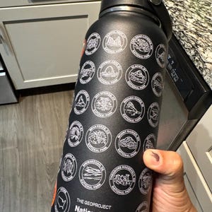 Gourde Isotherme 946 Ml Avec 63 Autocollants Parcs USA - Acier Inox - Paille Étanche - Cadeau Aventure