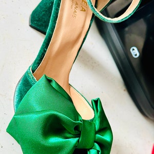 emerald green closed toe heels