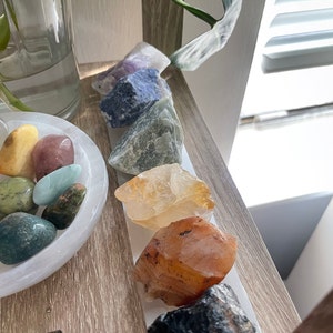 Large Rough Crystal Chakra Set With 7 Stones + 6 Selenite Charging Plate - Handmade