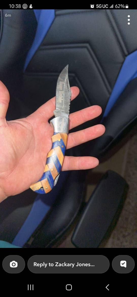 Handgemachtes Damast-Taschenmesser mit Olivenholzgriff, Geburtstagsgeschenk, Klappmesser, Bräutigamsmann-Geschenk, Jahrestag, Hochzeit, personalisiertes Geschenk für Männer