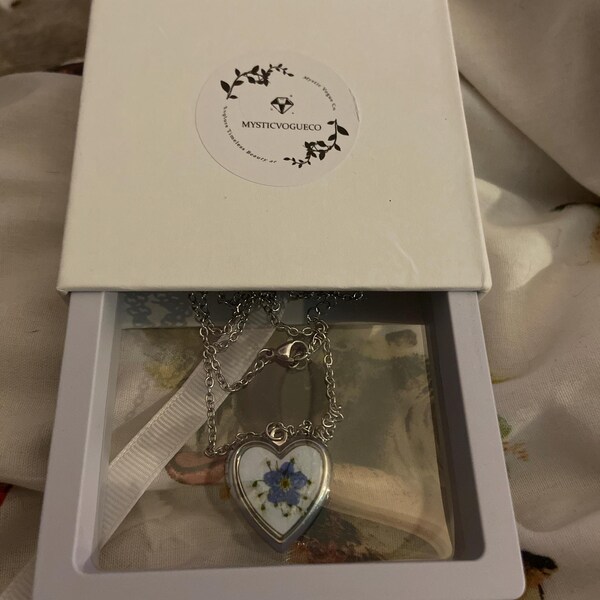 Vintage Round Locket Necklace With Photo, Custom Photo Locket ...