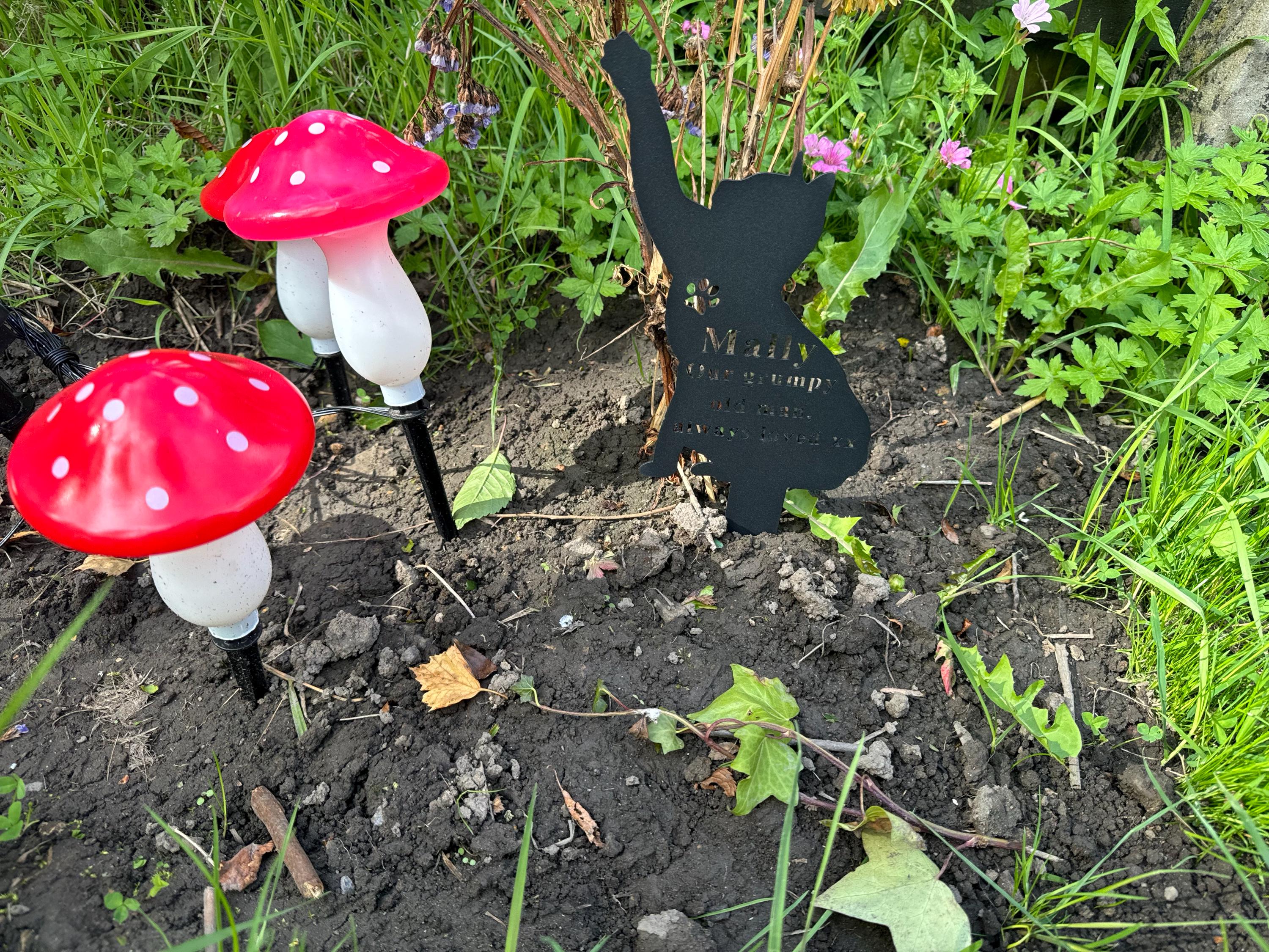Custom Cat Memorial Stake Personalized Cat Memorial Plaque with Stake Cat Grave Marker Cat Memorial Gift Metal Garden Stake Cat Burial Stake