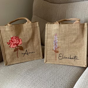Personalized Birth Flower Burlap Tote Bag,Custom Floral Name Burlap Bag for Her,Bachelorette Party Bag,Bridesmaid Tote Bag,Bridesmaid Gifts