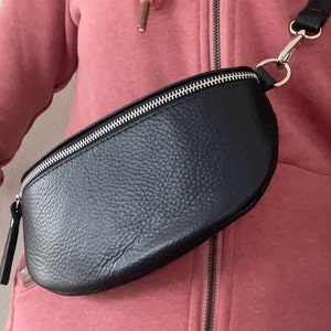 TenaLucy Bauchtasche Cord Schwarz - Modische Umhängetasche Mit 3 Fächern