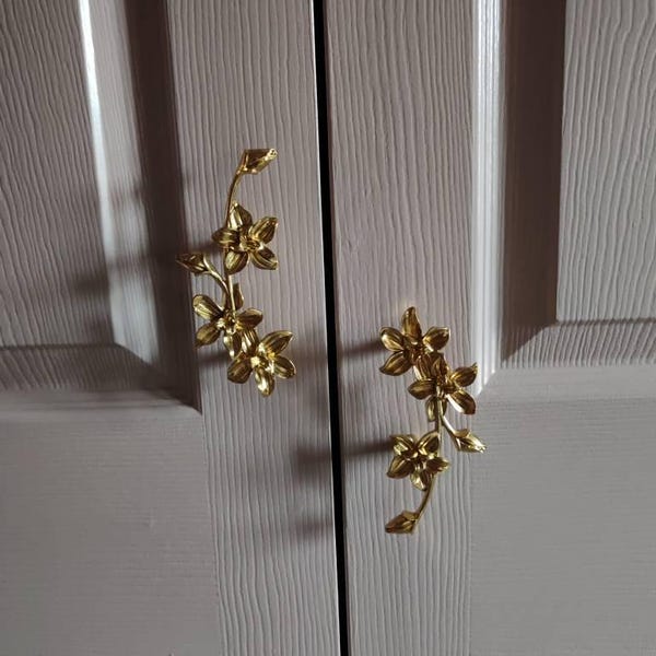 slim fit dress slacks Cabinet knob, round chiselled shape, light gold colour metal, mat fini –  Home Edited main image 0