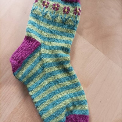 Bee Happy Sock Knitting PATTERN Instant Digital Download 4 Ply Yarn, 2 ...