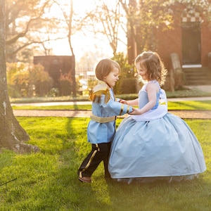 Déguisement Prince Charmant Enfant 3-12 Ans – Costume Contes Royal Avec Couronne, Sceptre, Cape Et Ceinture – Idéal Pour Carnaval, Halloween, Anniversaire