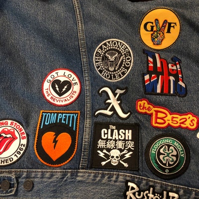 AC/DC Lightning Bolt Logo Pendant and Chain English Pewter Necklace ...