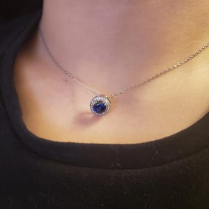 本物のラボで育成されたサファイアネックレス、繊細な1カラット6mm