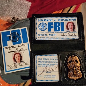 Fox Mulder FBI Badge Wallet [1059] - $0.00 : Hollywood History