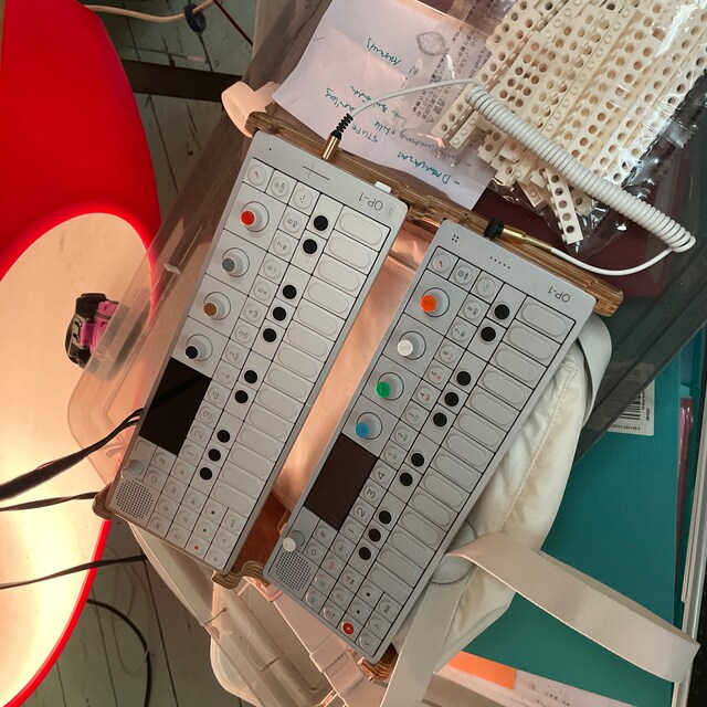 ティーンエイジエンジニアリング OP-1 & OP-1 フィールド用 2段