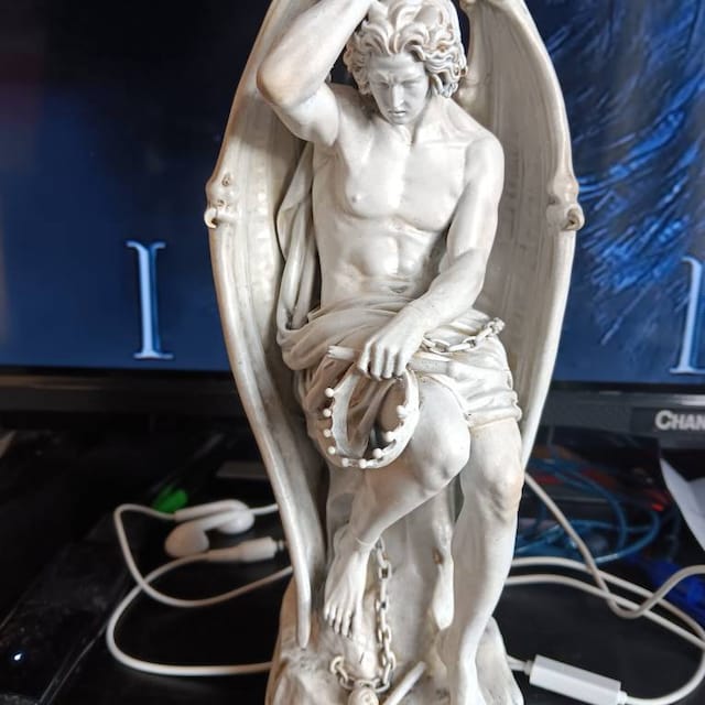 邪悪な天才。ルシファーの置物。祭壇の装飾。手描きの彫刻。 - Etsy 日本