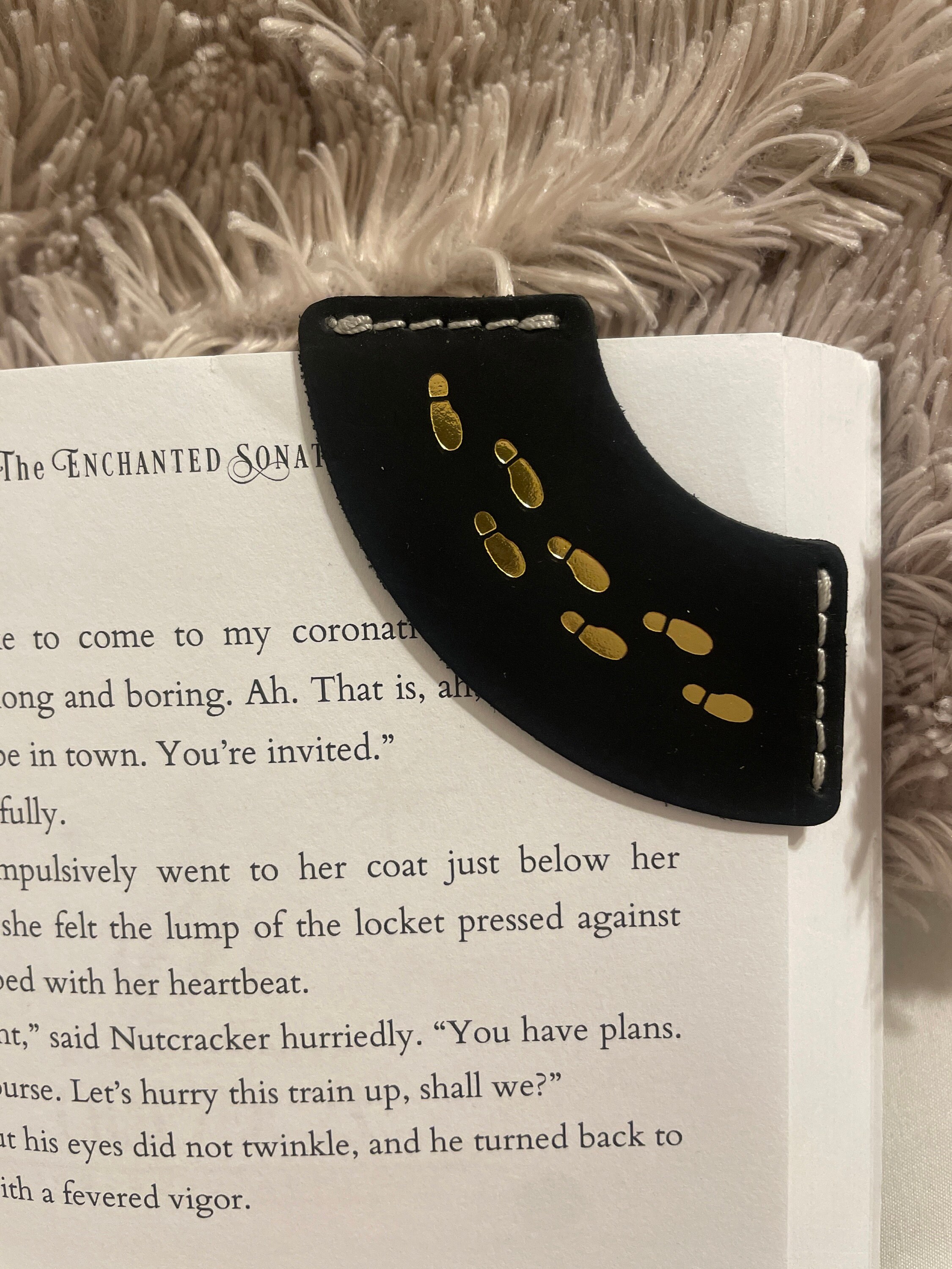 Leather bookmark,Personalized Leather Bookmark,Book Lover bookmark,Bookworm, Bookmark For Readers,Custom bookmark, corner bookmark