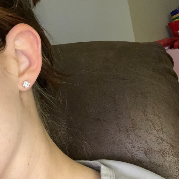 10k Solid White Gold Round-cut CZ Basket Stud Earrings