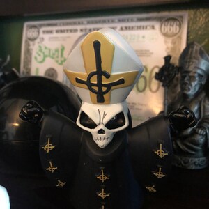 限定完売！ghostパパ エメリタス II レジン製ミニ像Monstarz Monstarz Ghost Papa Emeritus II Mini Statue - Etsy