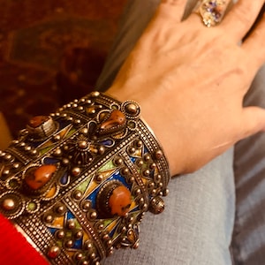 Bracelet Artisanal Kabyle Berbère Du XIXe Siècle – Argent Massif 925 Sertis De Cabochons De Corail – Occasion