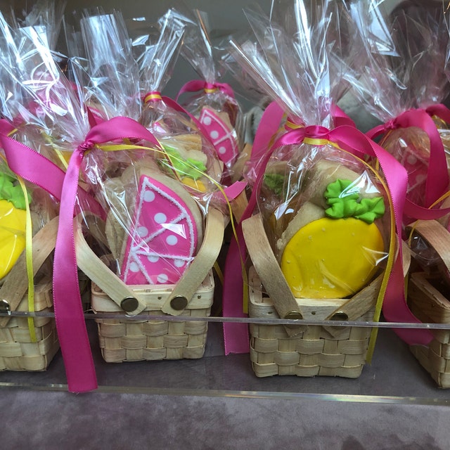 Mixed Green Money Salad Bowl  Bridal shower gift baskets, Auction gift  basket ideas, Wedding shower gifts basket