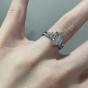 C. adicionaram uma foto da sua compra