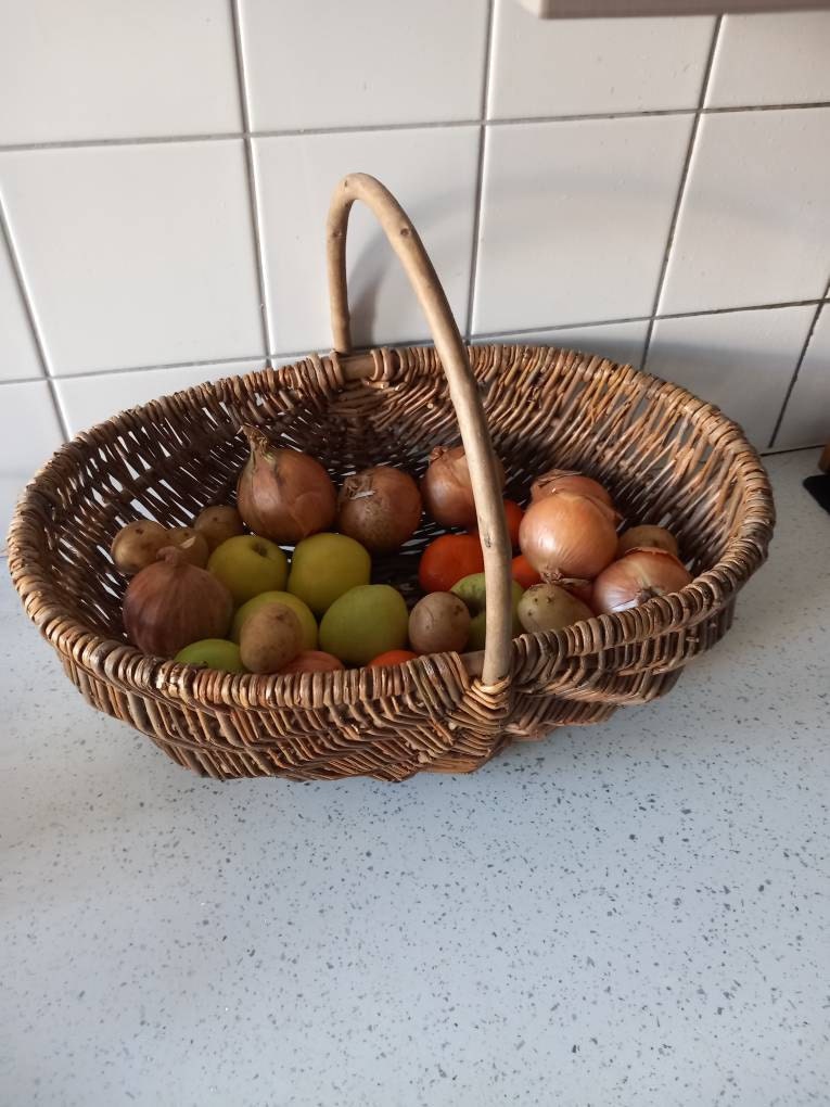 Nutley&#39;s Medium Beautiful Hand-Made Rustic Willow Garden Trug Basket wicker