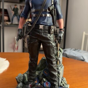 レオン・ケネディ – 30cm バイオハザード レクイエム スタチュー