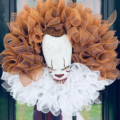 18 Inch Creepy Clown Wreath IT Pennywise Wreath W/mask. no Lights - Etsy
