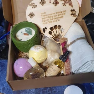 Birth Flower Personalized Glass Cup Birthday Box for Friend Birthday Gift Box Mom Pampering Gift Basket Relaxing Gift Set Custom Name Gift