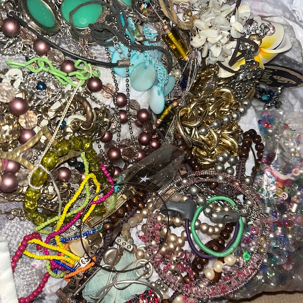 2 Pounds Junk Jewelry Lot Craft Not Wearable Broken Rhinestones 2 Pounds Junk Jewelry Lot Craft Not Wearable Broken Rhinestones
