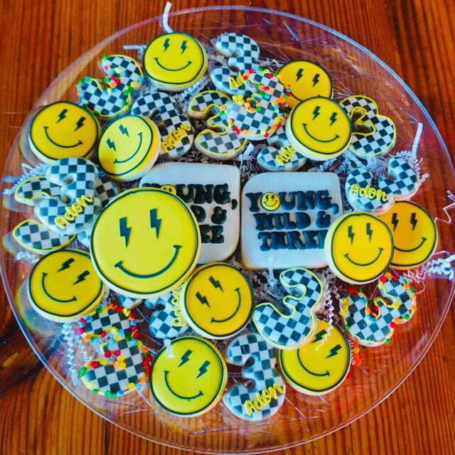ライトニングボルト似顔絵 Lightning Smile Bolt SVG, Happy Face Lightning Bolt Svg