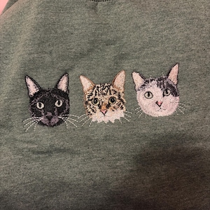 Serina's embroidered pet portrait purchase