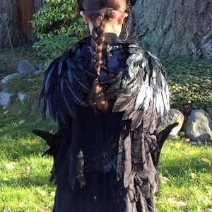 Shoulder Wings feathers:black and red feathers – theworldoffeathers