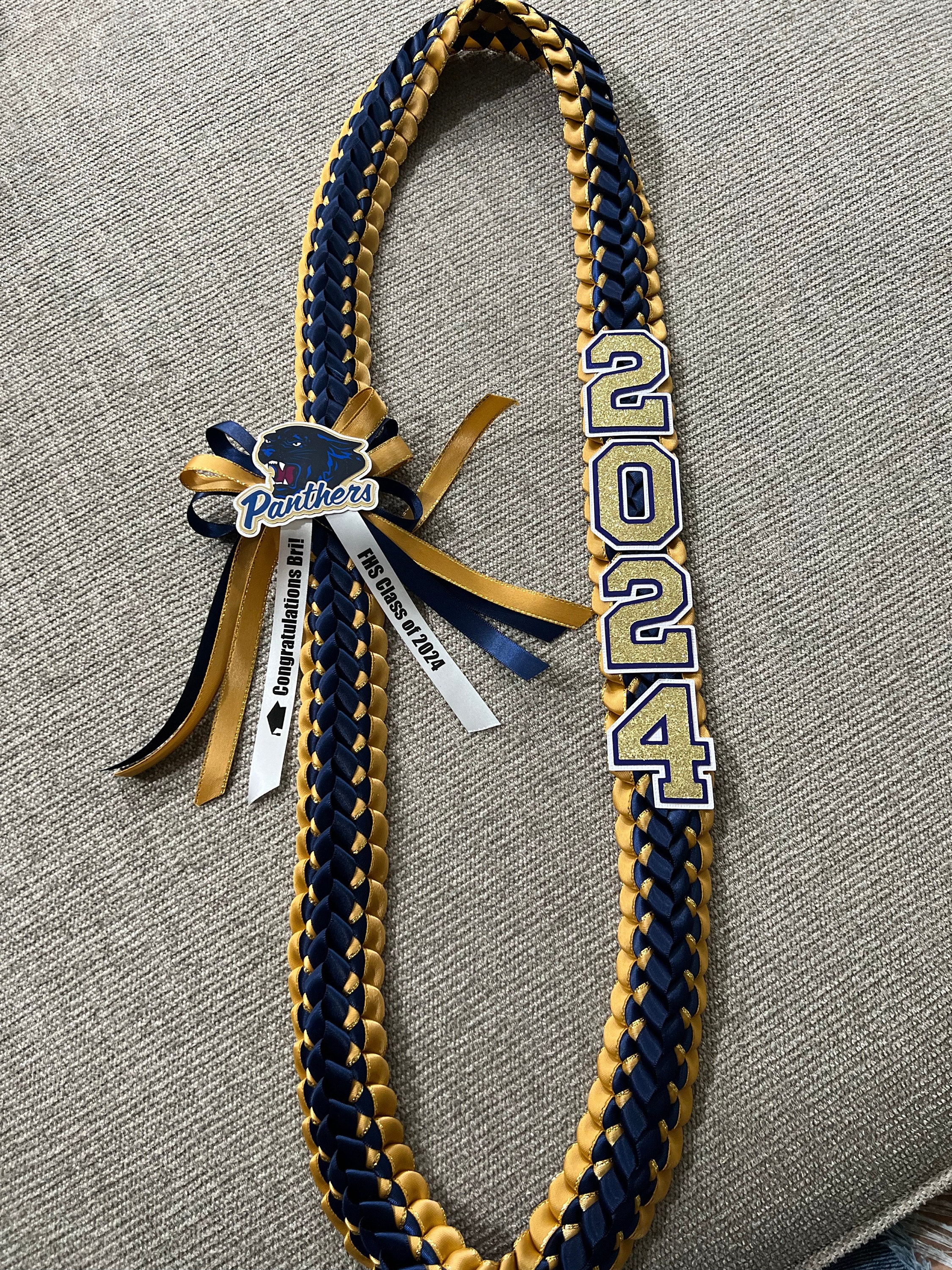 Abschluss-Lei - individuell an jedes College- oder Highschool-Logo und jede Highschool-Farbe angepasst - Personalisierter Lei, Klasse von 2025, Senior Night Lei