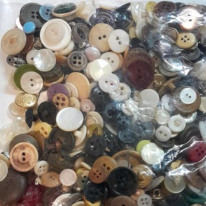ヴィンテージボタン詰め合わせ - 各種ボタン - カップスクープ1個入り