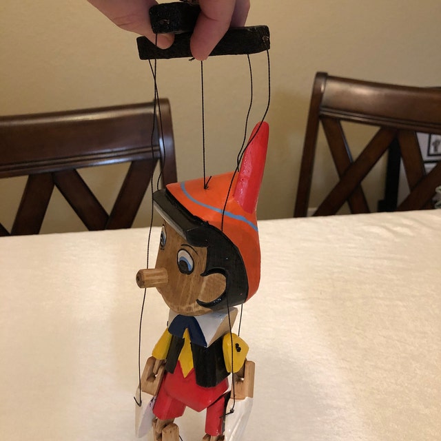 Marionnette plate en bois Pinocchio, Mastro Geppetto en vente B2B