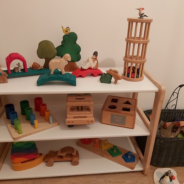 モンテッソーリ本棚：木製ミニおもちゃ棚、保育園の収納 - Etsy 日本