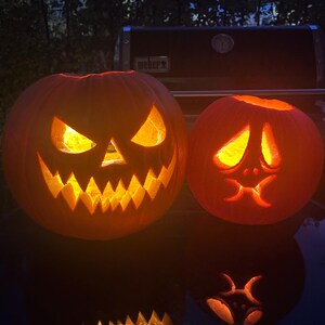 ユーモラスな吐き出すジャック・オー・ランタンのデザインステンシル