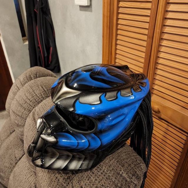 black and blue womens motorcycle helmet BLUETOOTH H512 Titanium Blue Chit-Chat Full Face Motorc HighwayLeather making it a great option for riders of all genders. Retro Motorcycle Full-Face Helmet, New