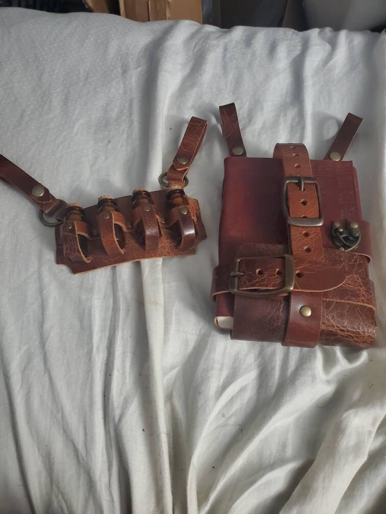 Vierfach-Fläschchenholster aus Leder