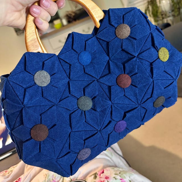 六角形の花園バッグ 六角形の花の折り紙ハンドバッグキット：布の折り方、木製の持ち手