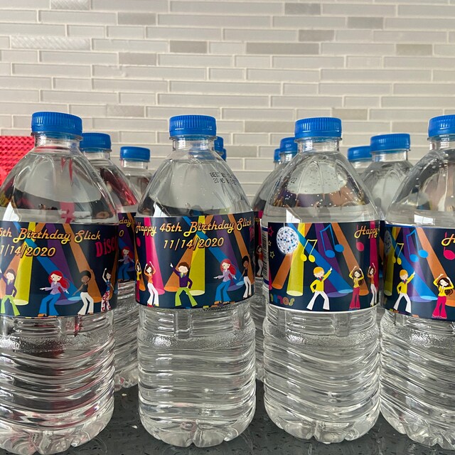 Le bottiglie d'acqua allontanano i cani e i gatti per davvero Le bottiglie d'acqua allontanano i cani e i gatti per davvero